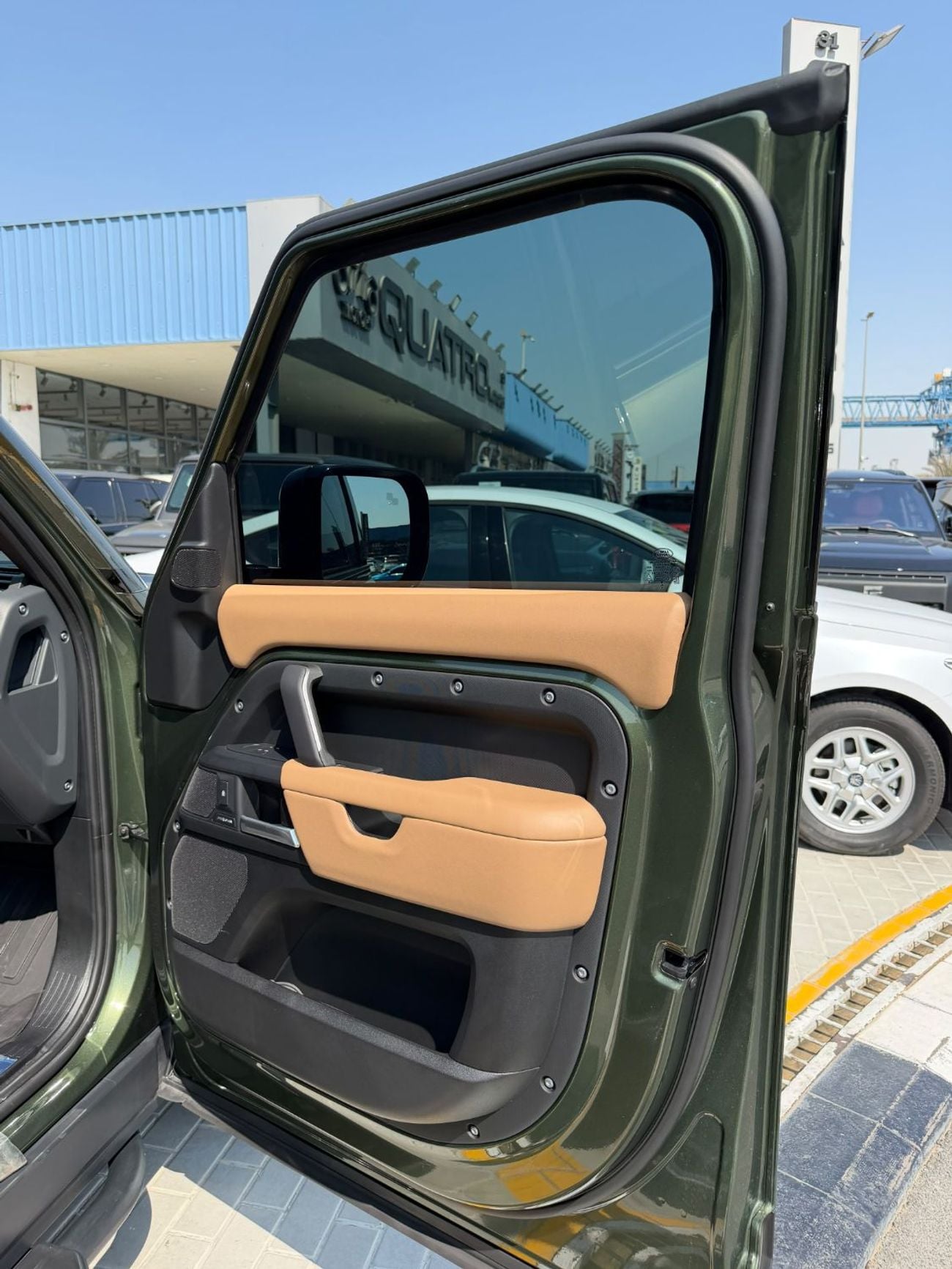 Land Rover Defender 110 X-DYNAMIC SE P400