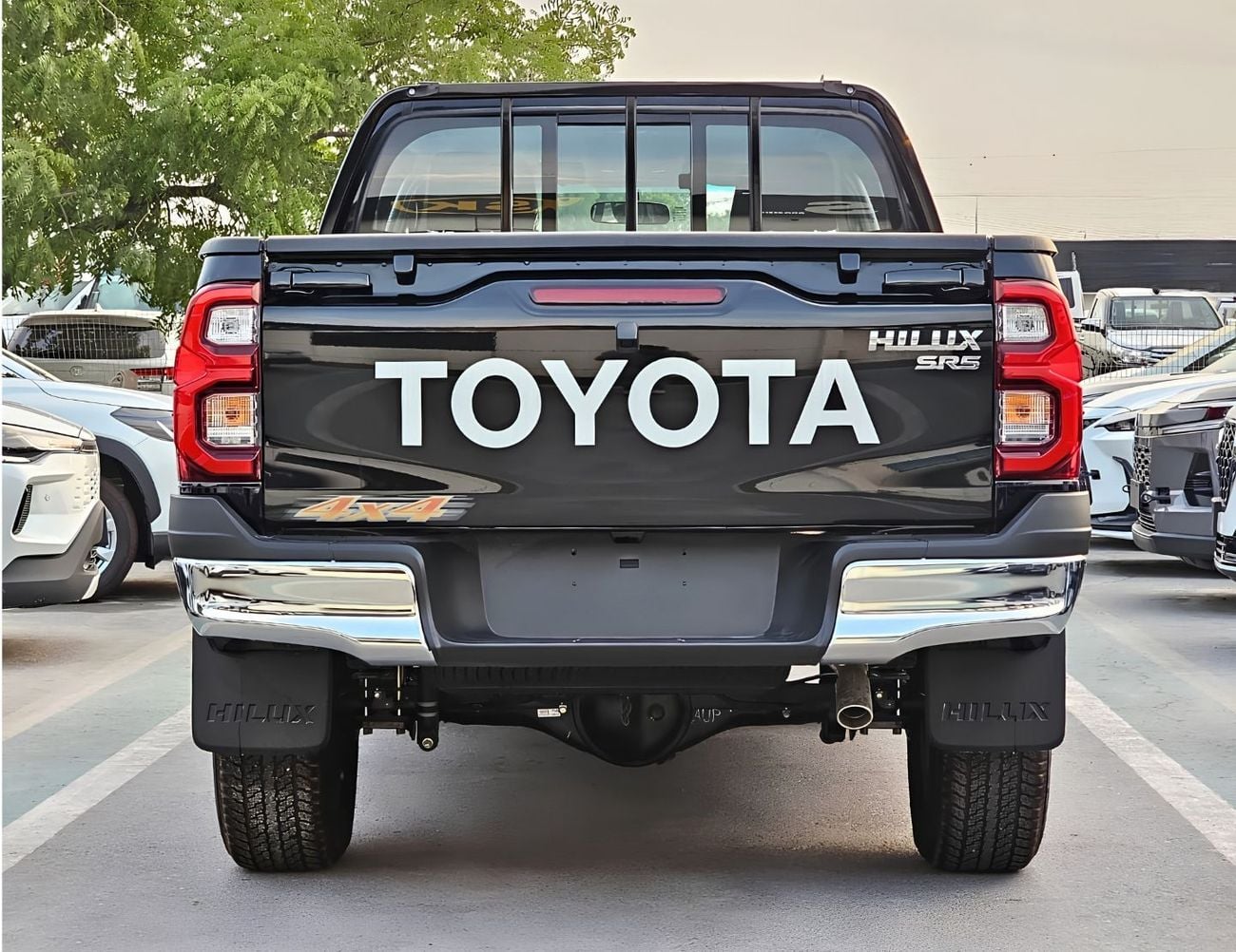Toyota Hilux TOYOTA HILUX SR5 WIDE BODY || 2.7L PETROL V4 M/T 4WD | BLIND SPOT | WINDOW VISOR | REAR CAMERA | AUT