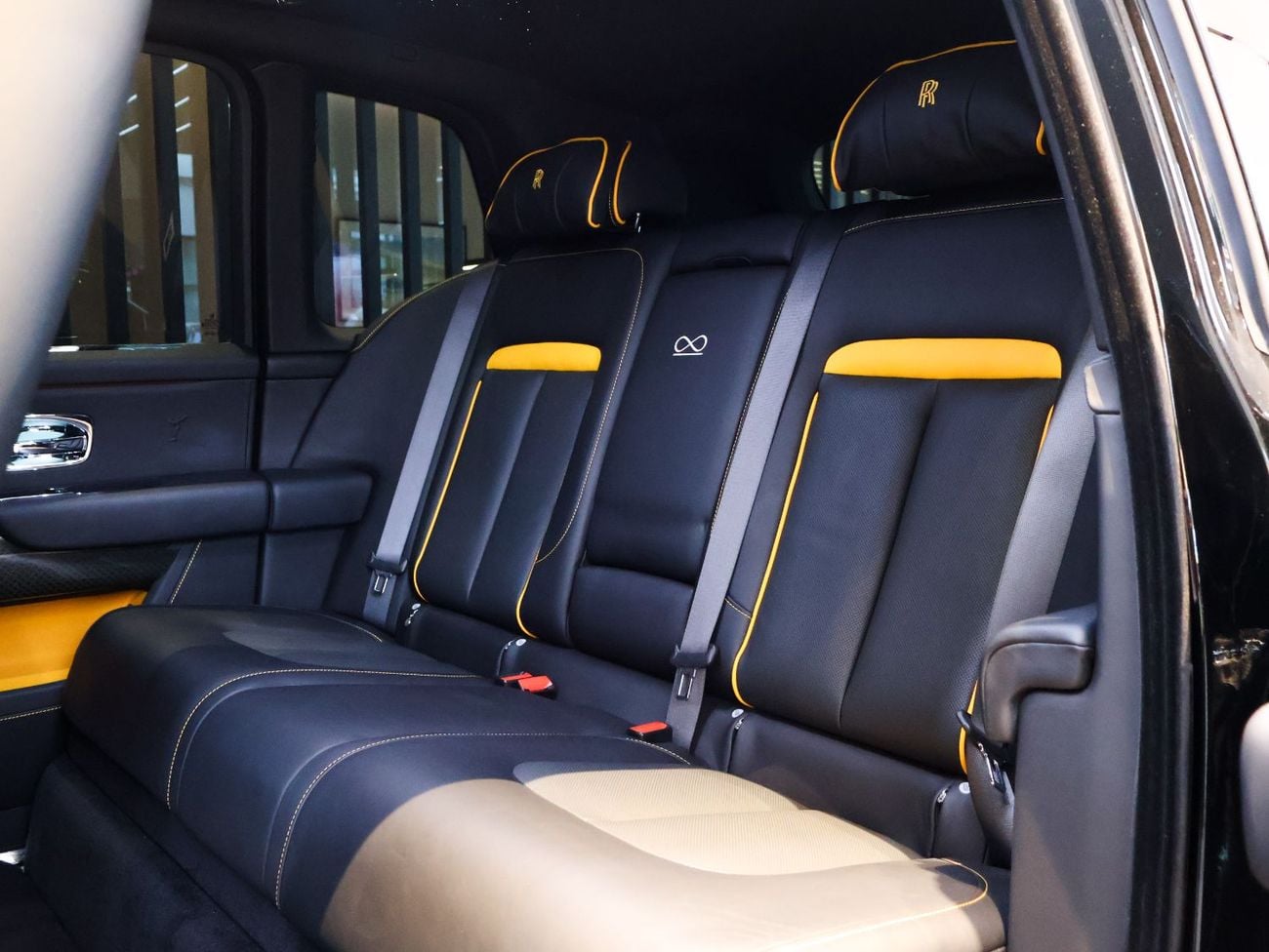 Rolls Royce Cullinan BLACK BADGE