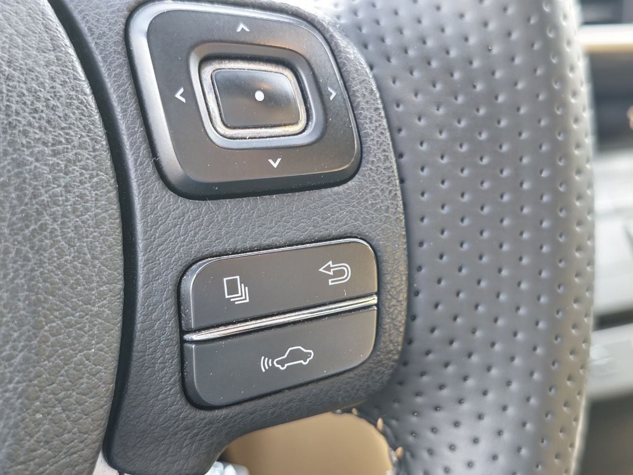 Lexus RC350 F sport 3.5L V6 / ELECTRONIC CLUSTER / COOLING AND HEATING SEATS / MOUSE / BIG SCREEN