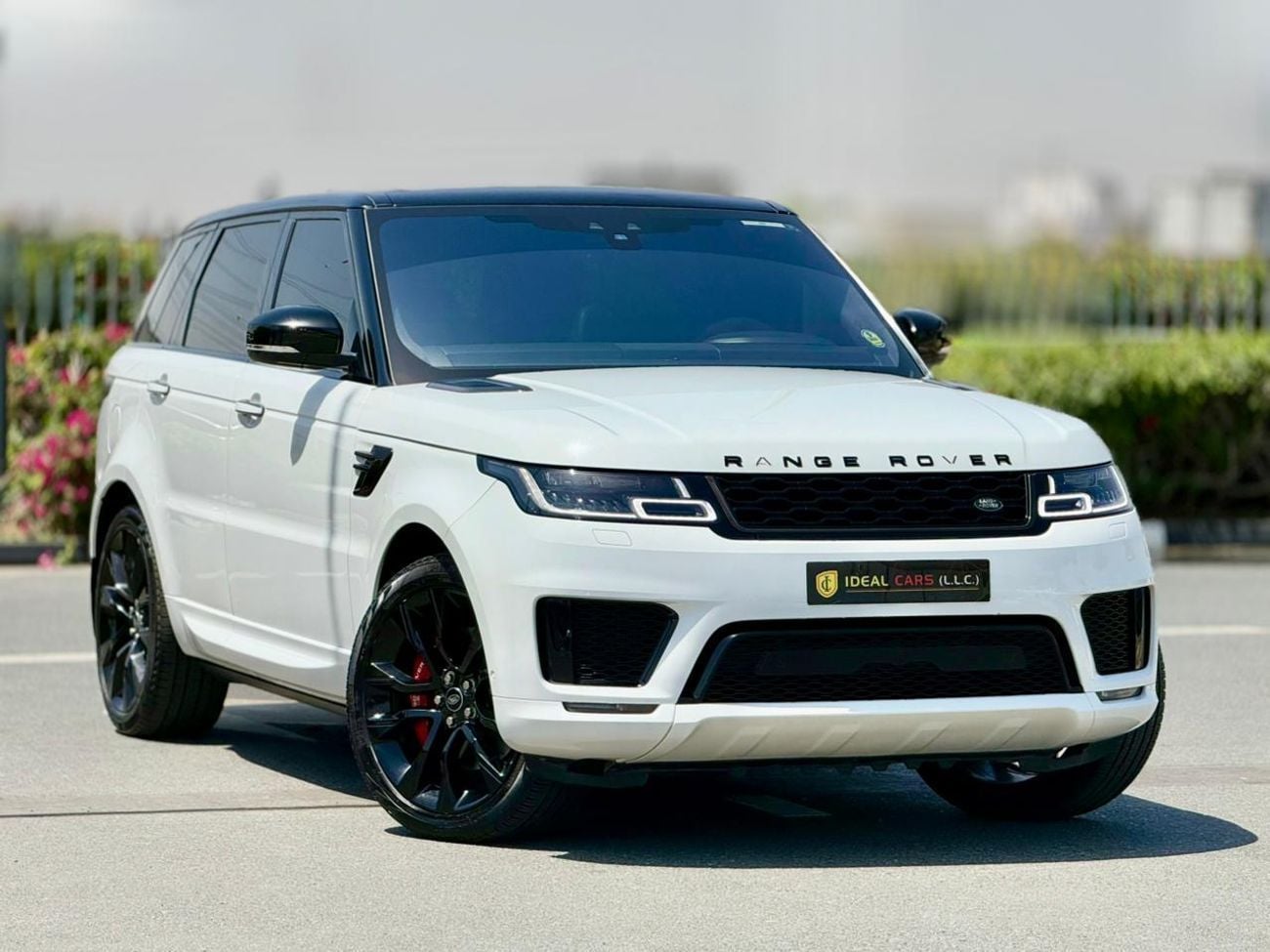 لاند روفر رينج روفر سبورت HST P400 3.0L l RANGE ROVER SPORT l GCC SPECS l FULL-SERVICE HISTORY l UNDER WARRANTY l