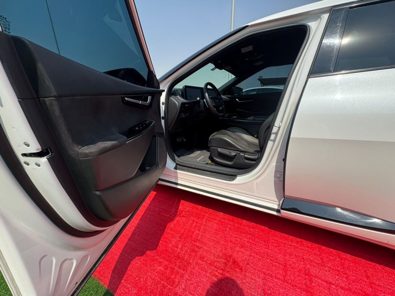 Kia EV6 FULL OPTION | CANADIAN SPECS | ELECTRIC PERFORMANCE Model: 2023 Trim: GT Powertrain: Dual Electr