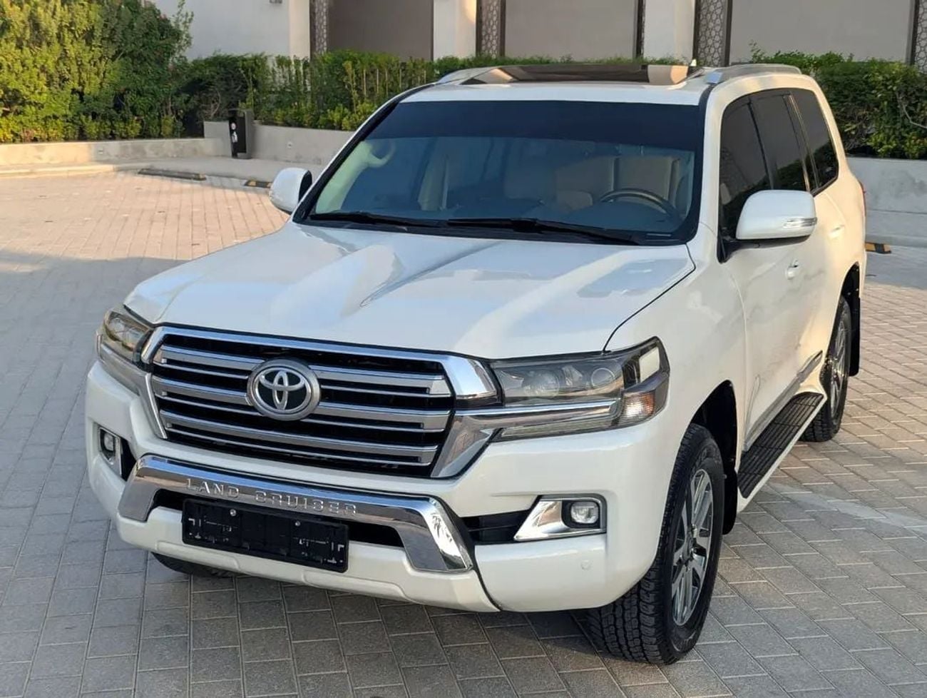 تويوتا لاند كروزر GXR محرك V6 سعة 4.0 لتر - كامل المواصفات | 42,000 كم، حالة ممتازة