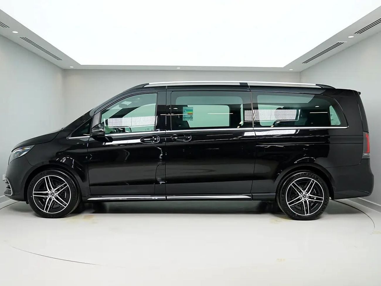 مرسيدس بنز V 300 AVANTGARDE Dealer WARRANTY | GCC SPECS | V300 AMG Line