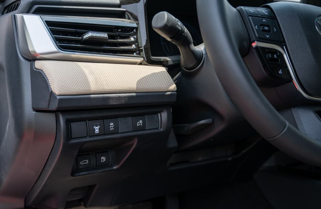 Toyota Camry E HEV 2.5L Automatic 2025
