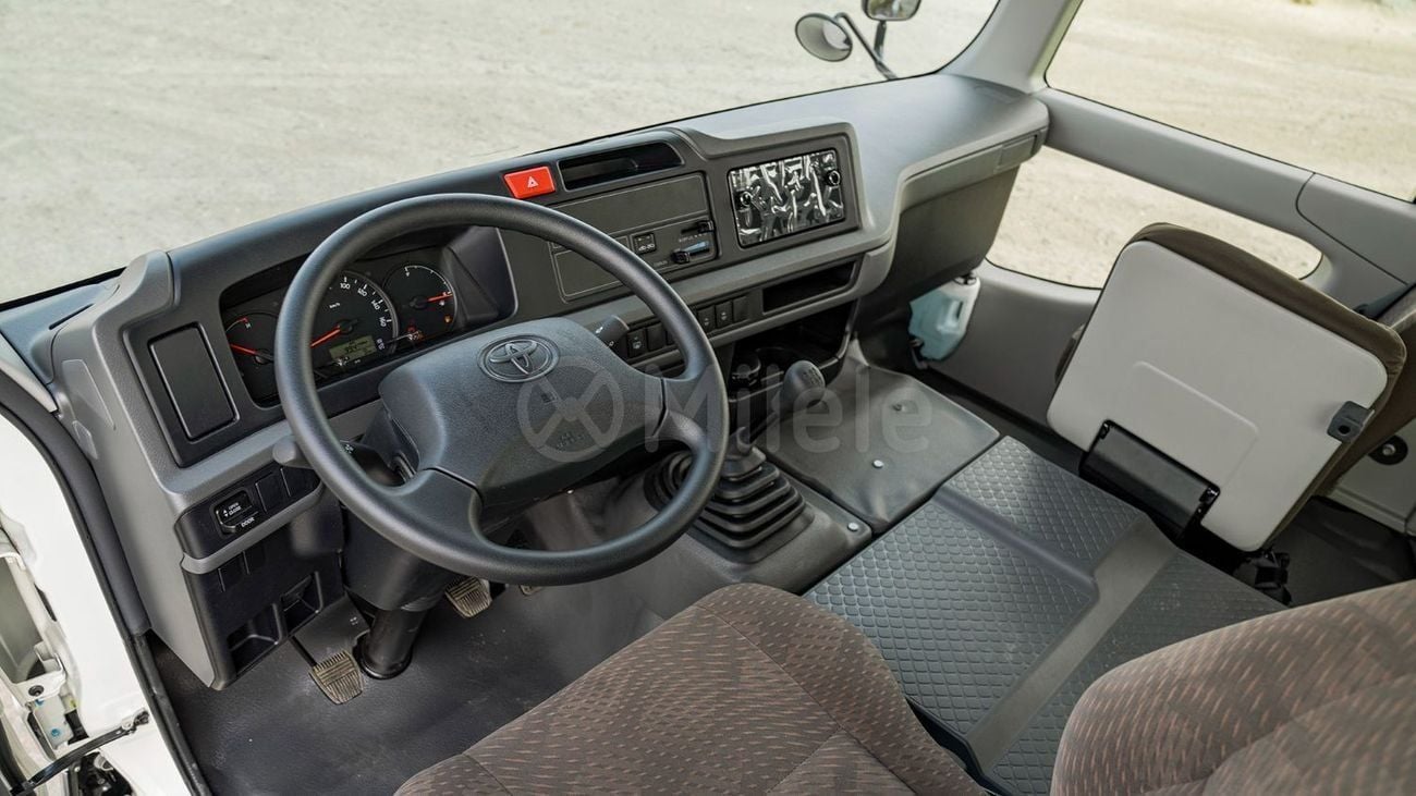 Toyota Coaster .