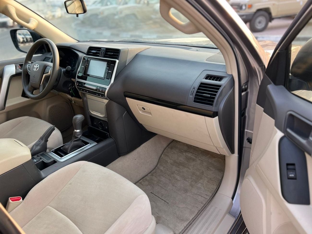 Toyota Prado TX-L 2022 Toyota Prado TX 2.7L V4- AWD 4x4 - No accident - 2 key Rear Sensor -
