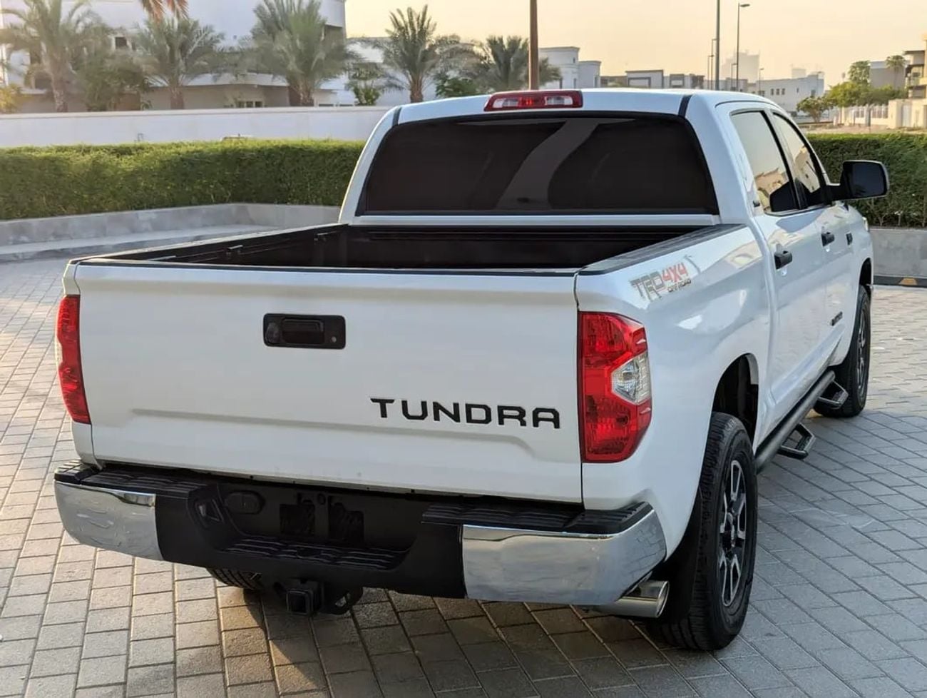 Toyota Tundra STANDARD Crewmax SR5 | GCC specs V8 5.7L Excellent Condition