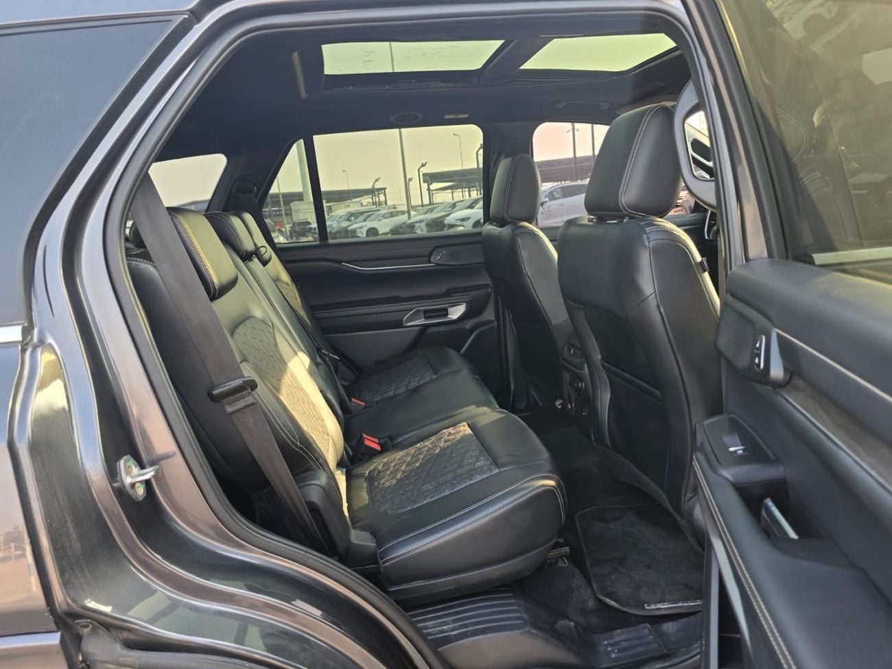 Ford Everest diesel 3.0L Platinum liter RHD ,7 seater only for export available