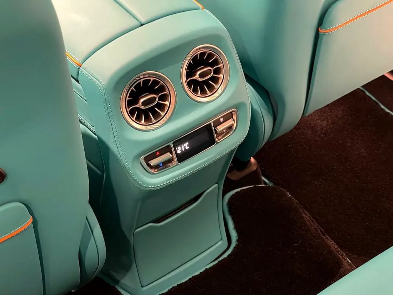 Mercedes Benz G63 AMG MRCEDES BENZ G63 / / ONLY 13000 KM / BRABUS G800 / SPECIAL COLOR / FULL CARBON FIBER