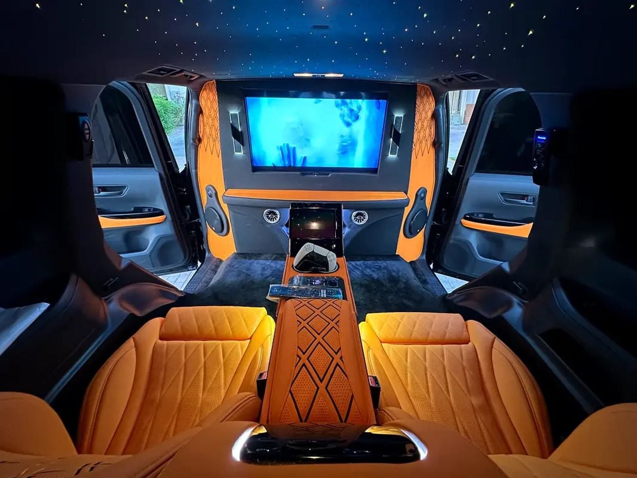 تويوتا لاند كروزر VIP Edition, Wald Body Kit, Gcc, Brand