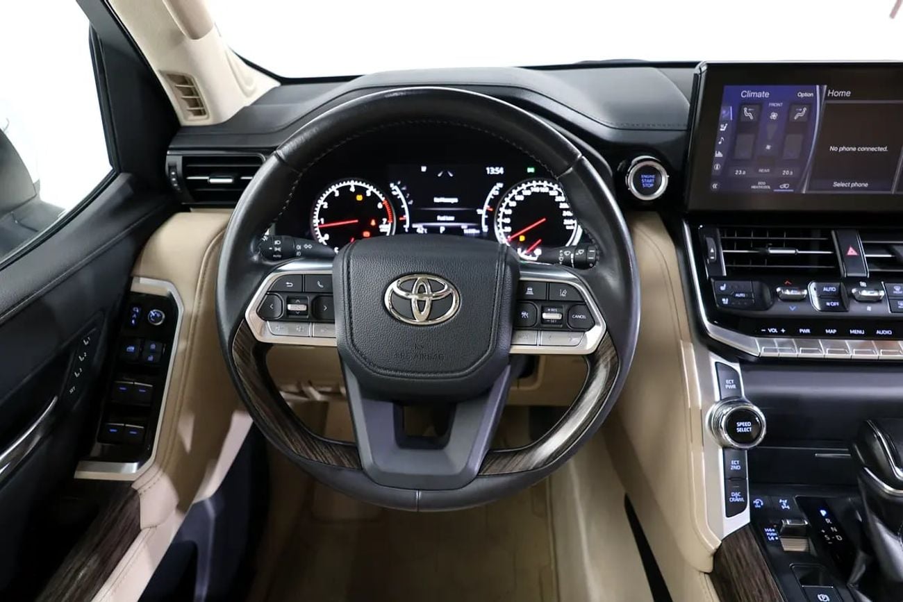 Toyota Land Cruiser VXR GCC Specs-Under warranty-in impeccable condition