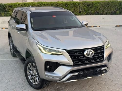 Toyota Fortuner VXR GCC specs interior and Exterior Excellent Condition V6 4.0L
