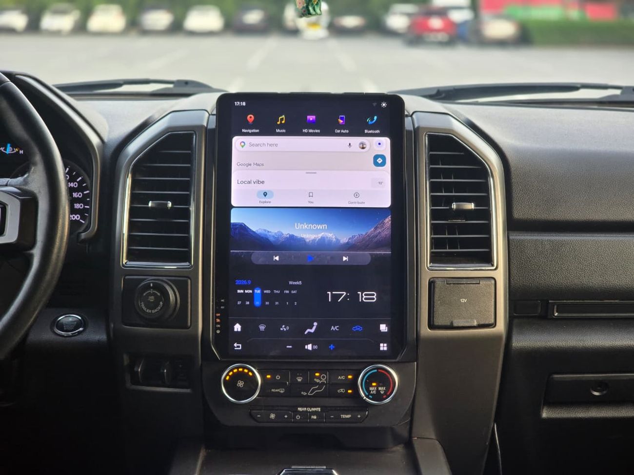 Ford Expedition XLT LTH Ford Expedition XLT 2018 GCC Specs | Full service history available | Orginal paint | Single owner