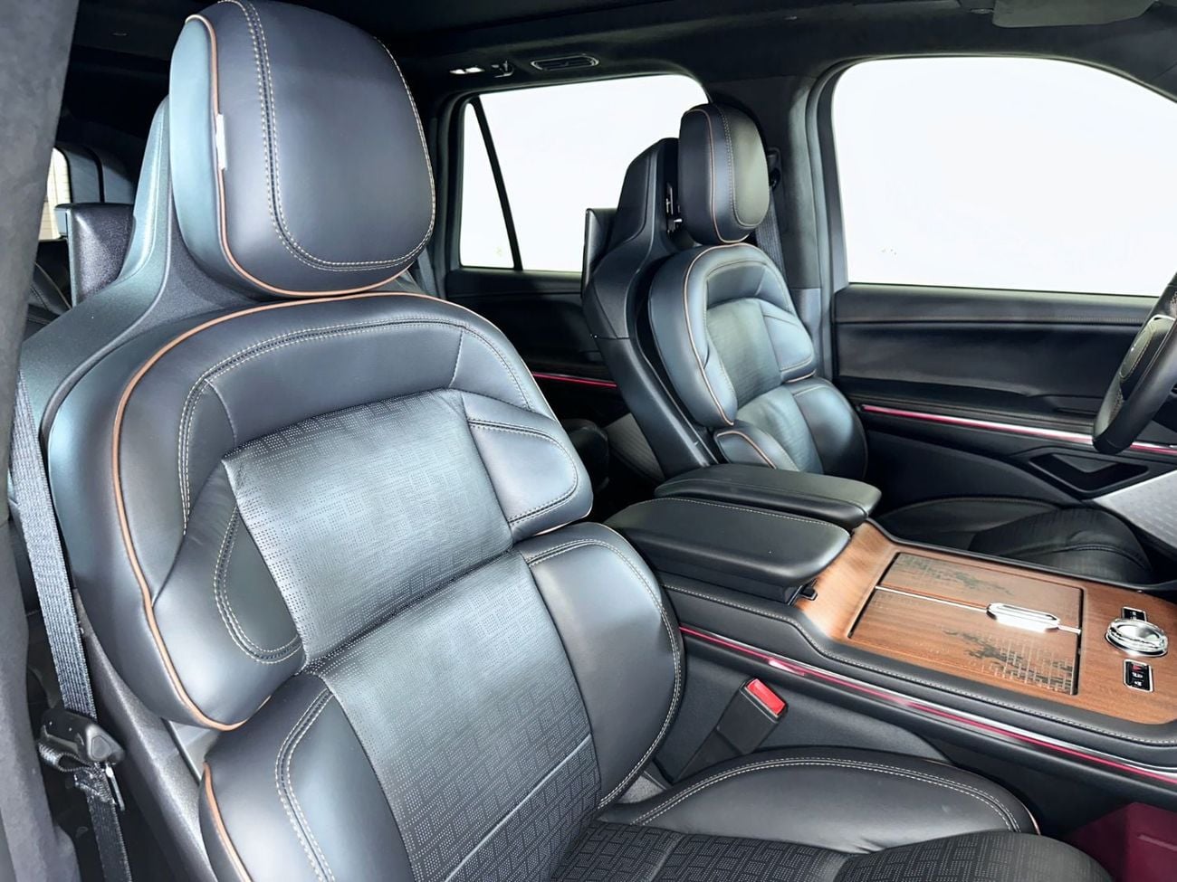 لينكولن نافيجاتور PRESIDENTIAL NV-N1925/AL TAYER MOTORS/AL QOUZ SHOWROOM