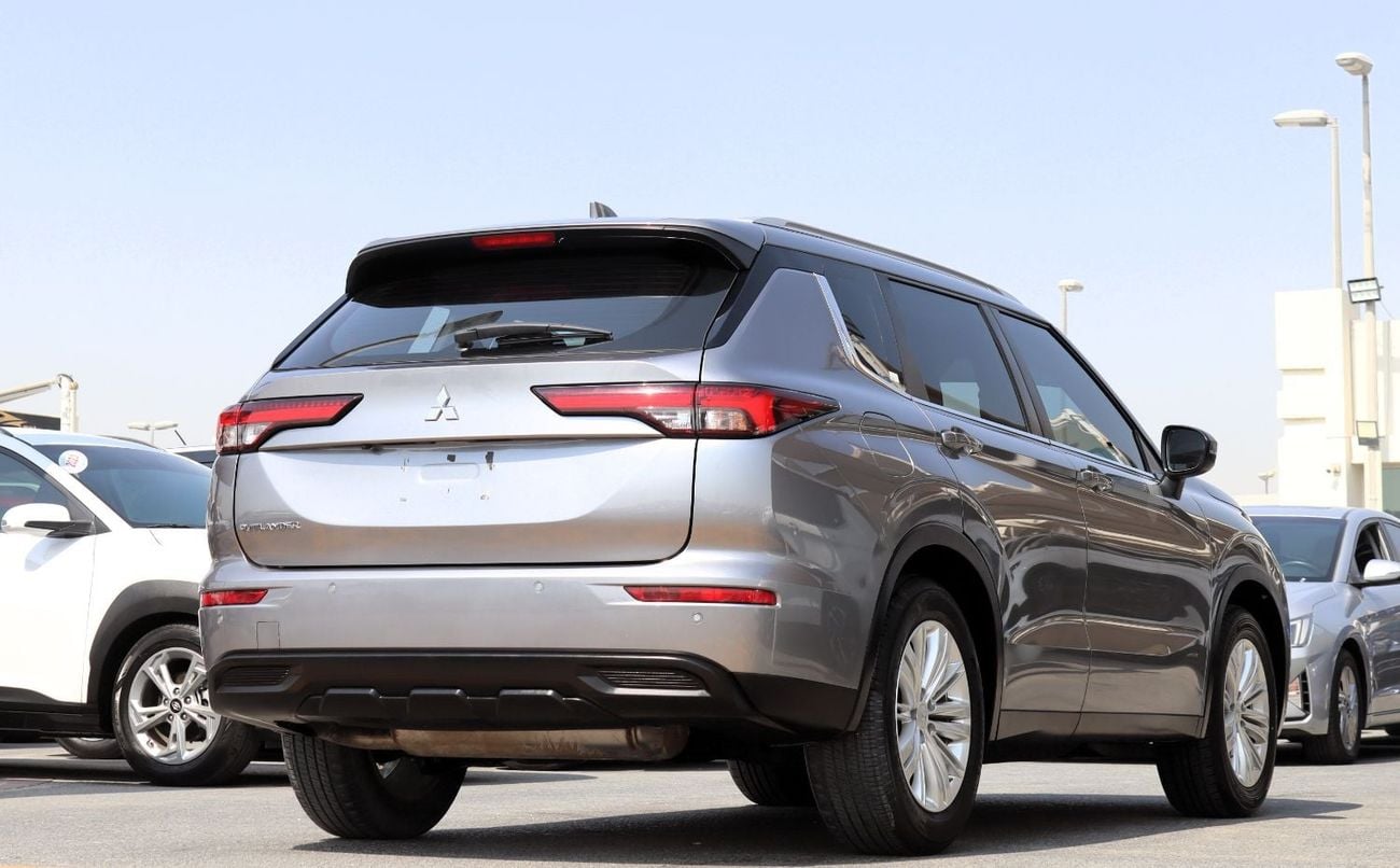 Mitsubishi Outlander GLX MIDLINE ACCIDENTS FREE - GCC - M LINE - ENGINE 2500 CC - PERFECT CONDITION INSIDE OUT