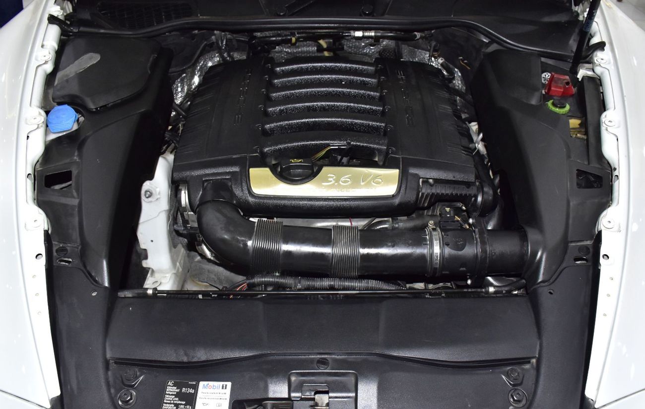 Porsche Cayenne STANDARD EXCELLENT DEAL for our Porsche Cayenne S ( 2014 Model ) in White Color GCC Specs