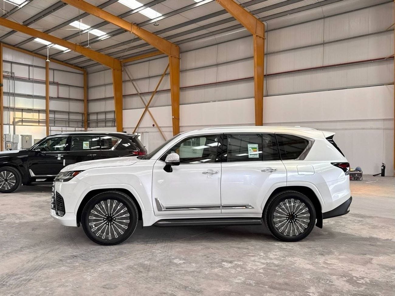 لكزس LX 700h VIP (No Autopark)
