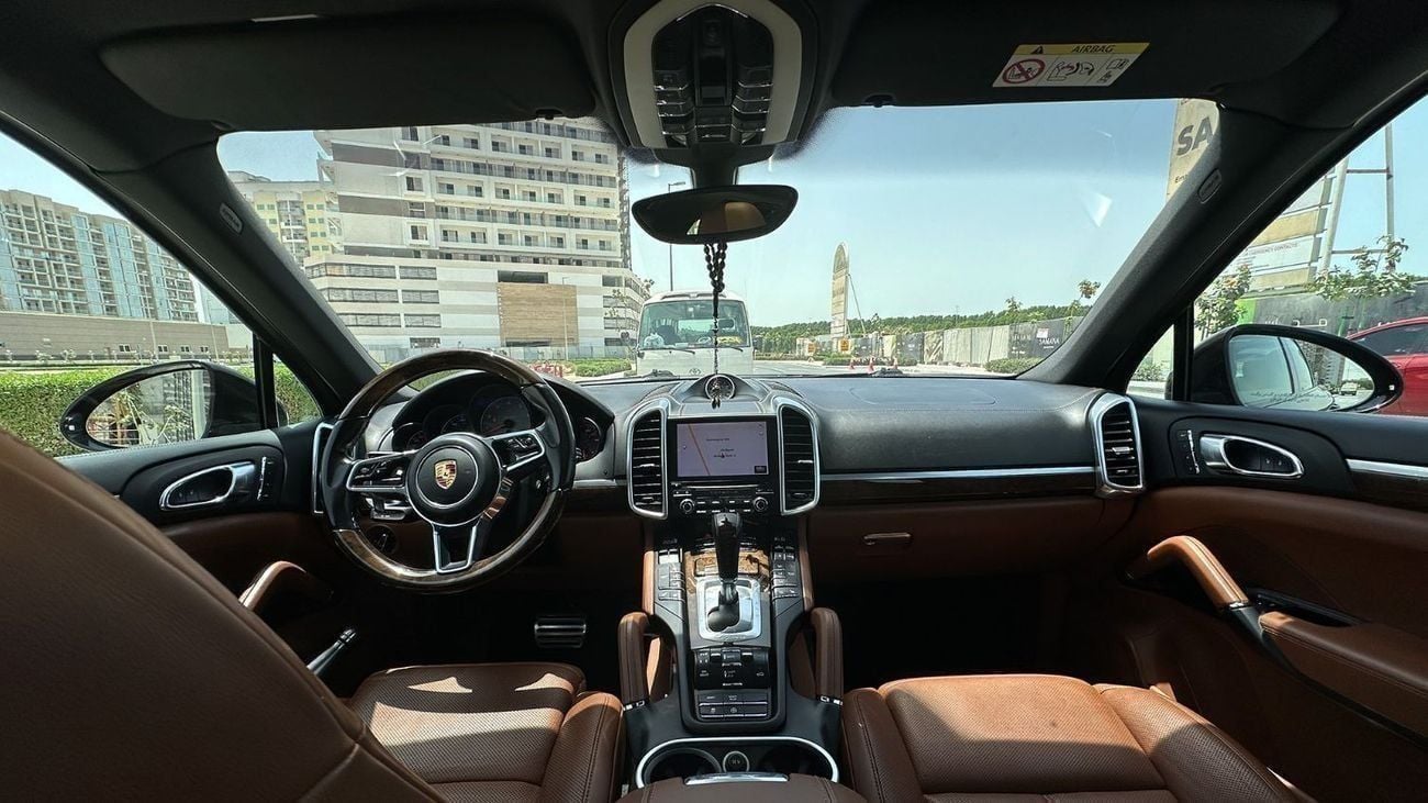 Porsche Cayenne S Platinum Edition 2018 GCC Full Service History