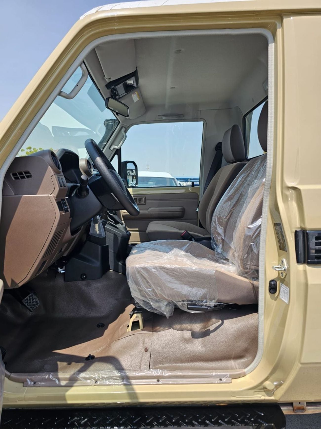 تويوتا لاند كروزر بيك آب LC79 SINGLE CABIN LC79 كابينة مفردة || محرك بنزين V6 سعة 4.0 لتر، دفع رباعي / نوافذ كهربائية / قفل تفاضلي، أنبوب تنفس