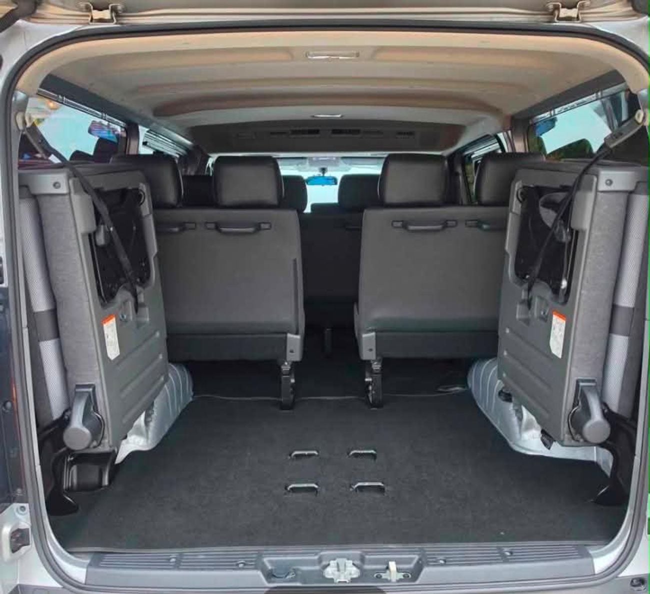 Toyota Hiace DX 2.8L DIESEL STD ROOF MT