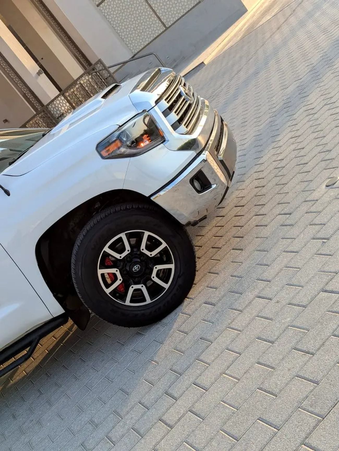 Toyota Tundra STANDARD Crewmax SR5 | GCC specs V8 5.7L Excellent Condition