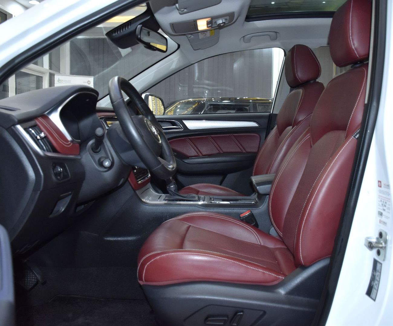 MG RX5 LUXURY EXCELLENT DEAL for our MG RX5 AWD 30T ( 2022 Model ) in White Color GCC Specs