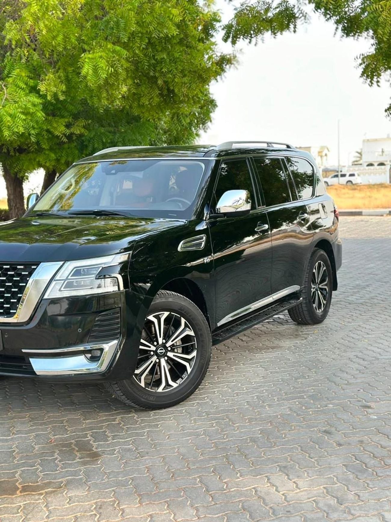 Nissan Patrol LE TITANIUM The large V8 engine