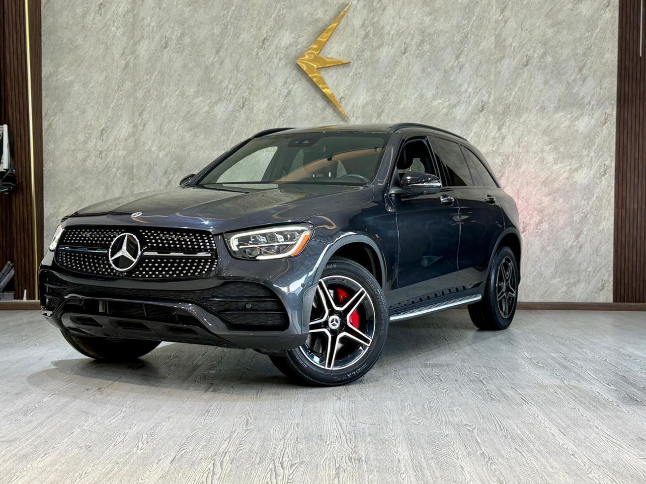 مرسيدس بنز GLC 300 STANDARD 4MATIC 2.0L