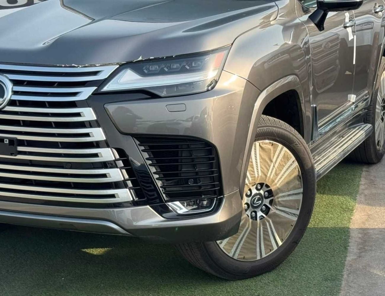 Lexus LX600 SIGNATURE TURBO SPORT || 3.5L PETROL V6 | RADAR | REAR ENTERTAINMENT SCREEN | LETAHER / SUNROOF (CODE # L6TSO)