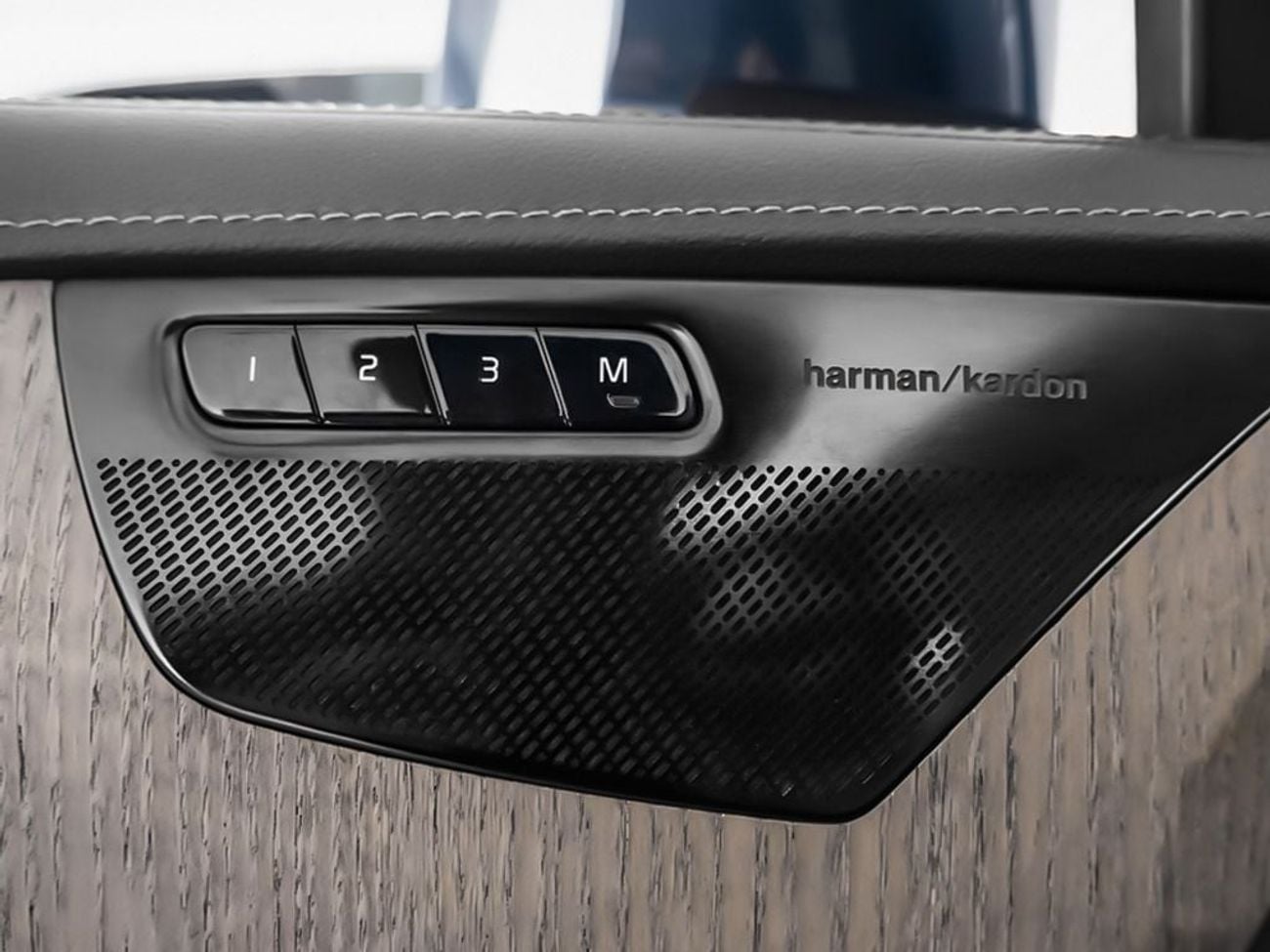 فولفو XC 90 بلس برايت