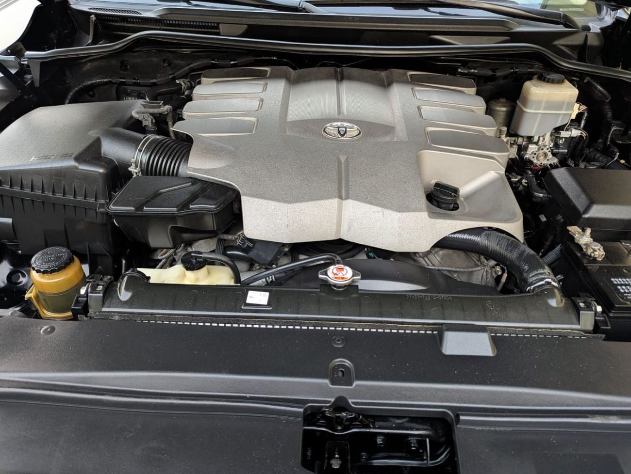 Toyota Land Cruiser VXR Toyota Land Cruiser 2015 VXR GCC Specs Facelifted 2026 Full Option V8 4.6L Well-maintained