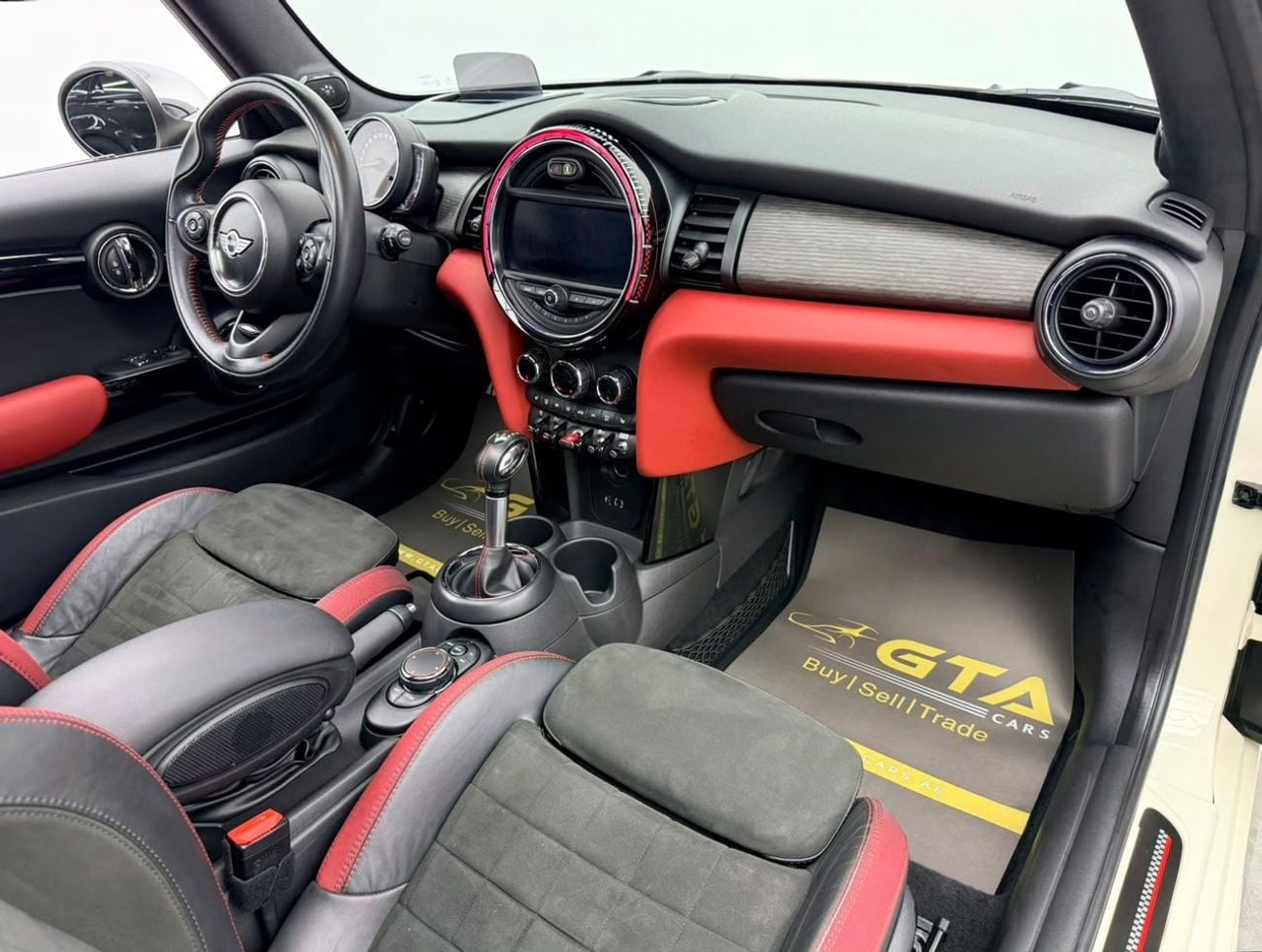 Mini John Cooper Works STANDARD 2018 Mini Cooper John Cooper Works, Service History, Fully Loaded, Excellent Condition, GCC