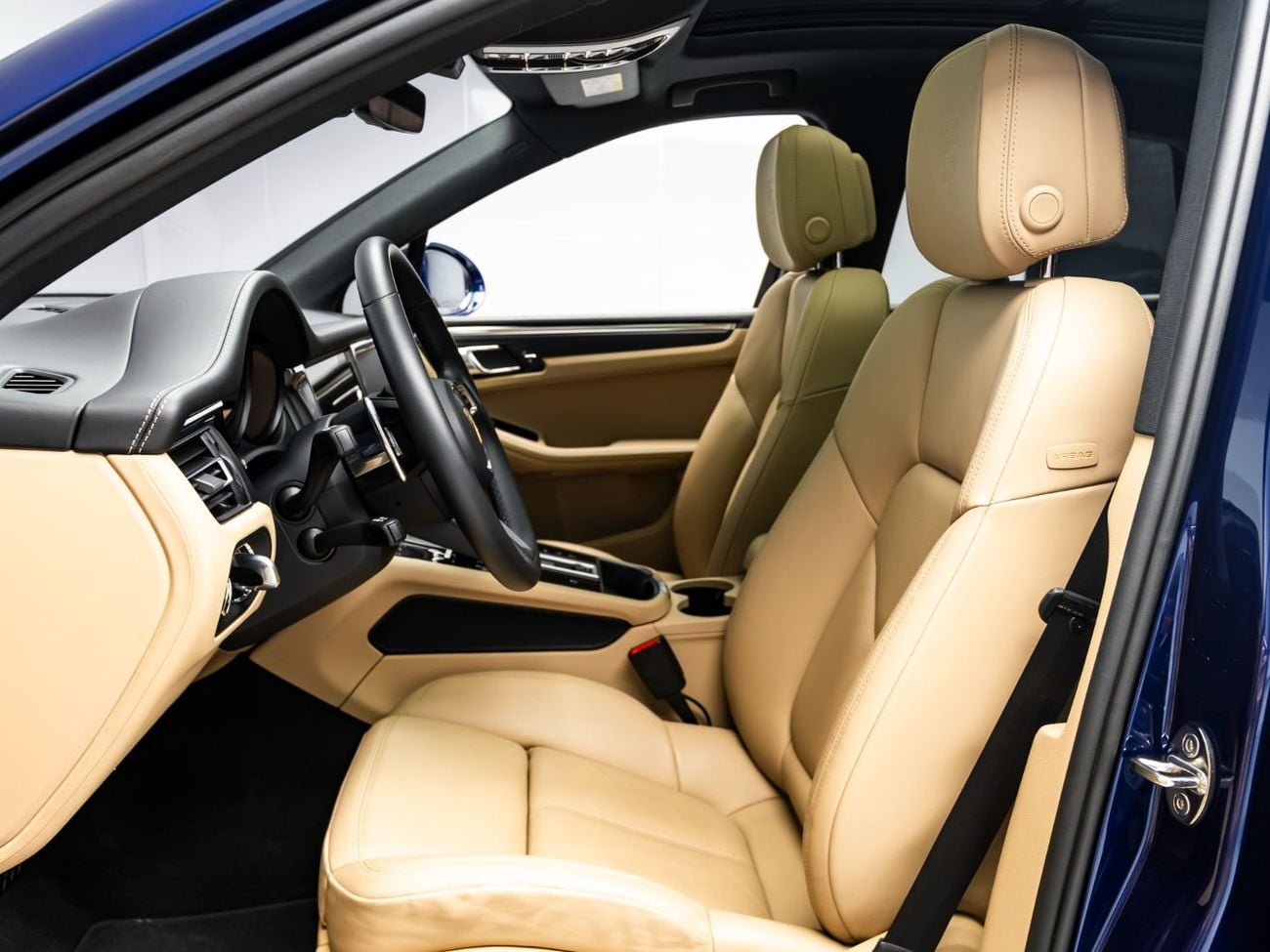 Porsche Macan STANDARD BUY NOW, PAY 2027 | THE BLACKLINE STANDARD | October 2027 Porsche Warranty, Low KMs, GCC