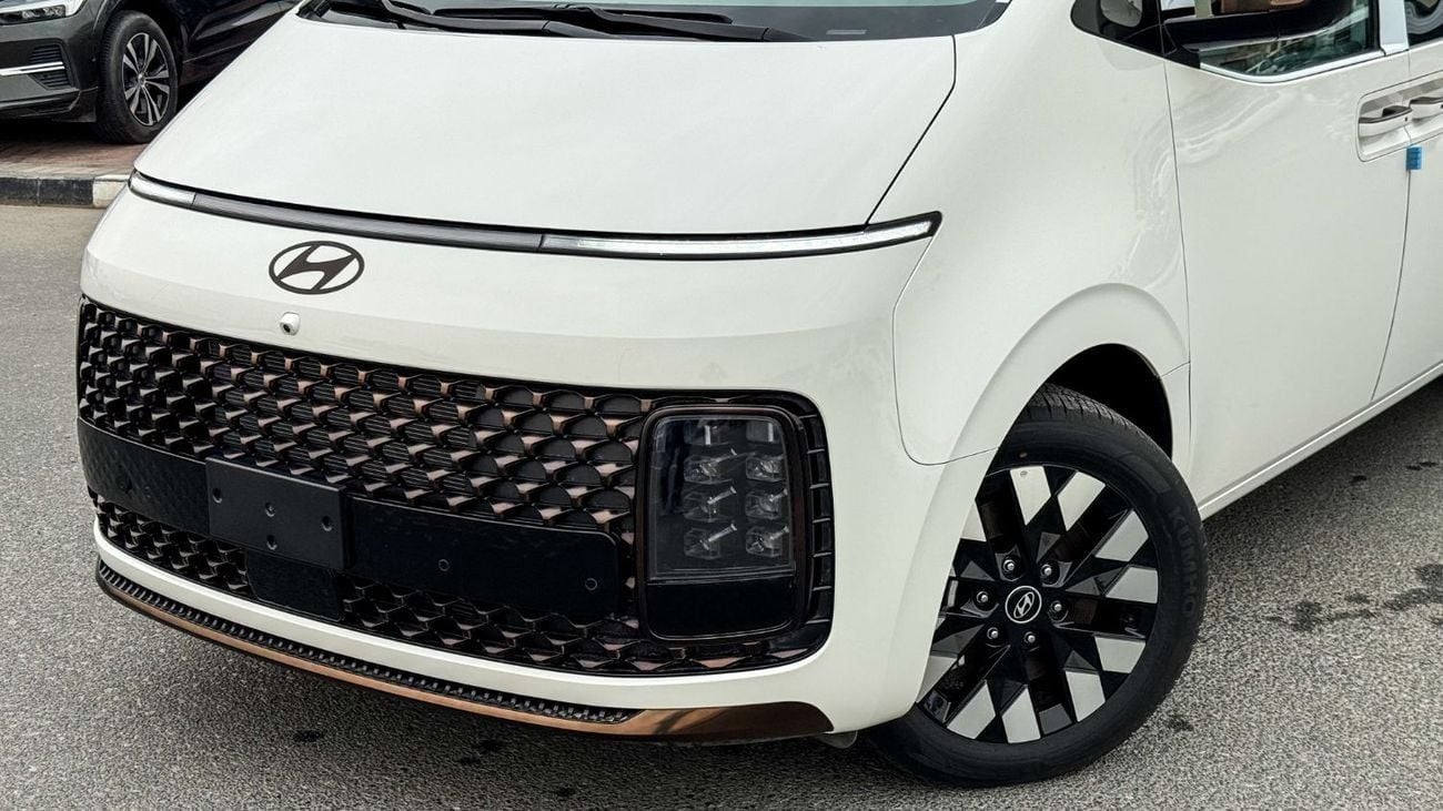 Hyundai Staria LUXURY 3.5L V6 GCC Brand New 2026 For Export