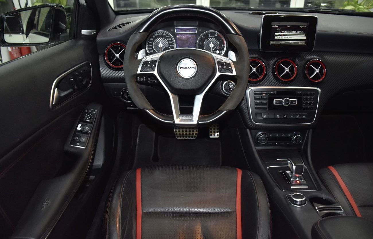 مرسيدس بنز A45 إيه إم جي عرض ممتاز لسيارة مرسيدس بنز A45 AMG 4Matic Edition 1 (موديل 2014) باللون الأبيض بمواصفات خليجية