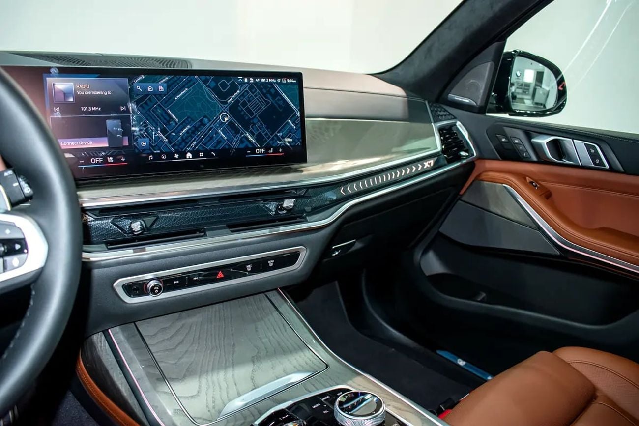 BMW X7 xDrive40i Luxury M Sport Package 7 Seats+5000 Extra color