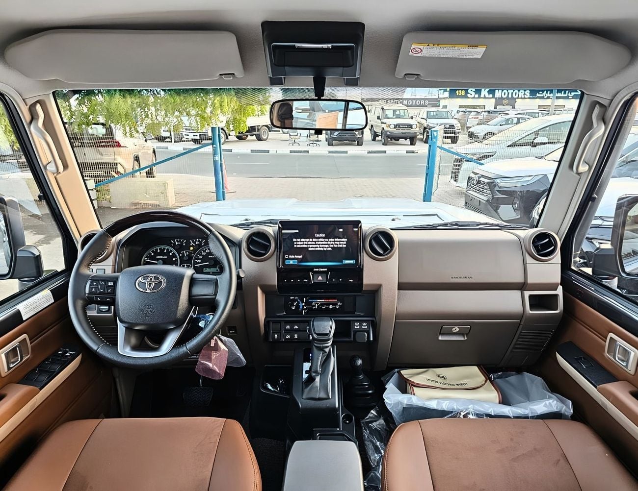 Toyota Land Cruiser 70 LC76 HARDTOP 5DOOR || 4.0L PETROL V6 A/T | FULL OPTION / LEATER SEATS / REAR CAMERA / OVER FENDER /
