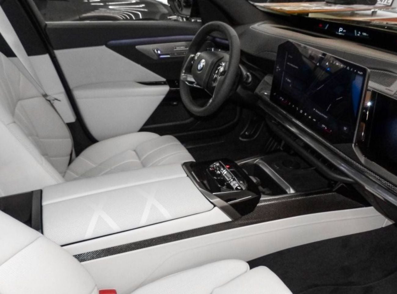 بي أم دبليو i7 XDRIVE60 MASTERCLASS M SPORT PACKAGE