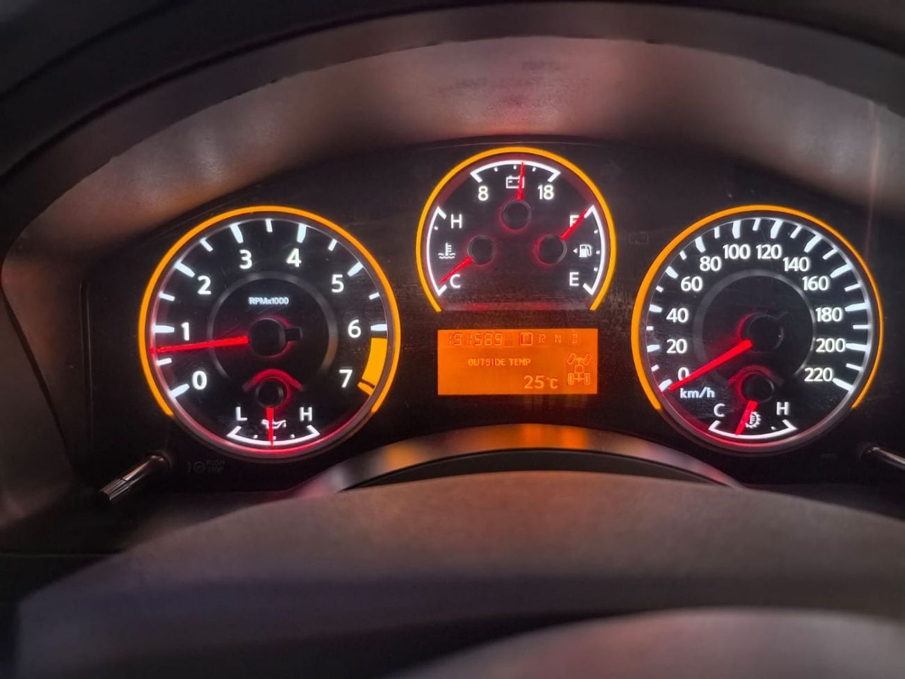 Nissan Armada LE