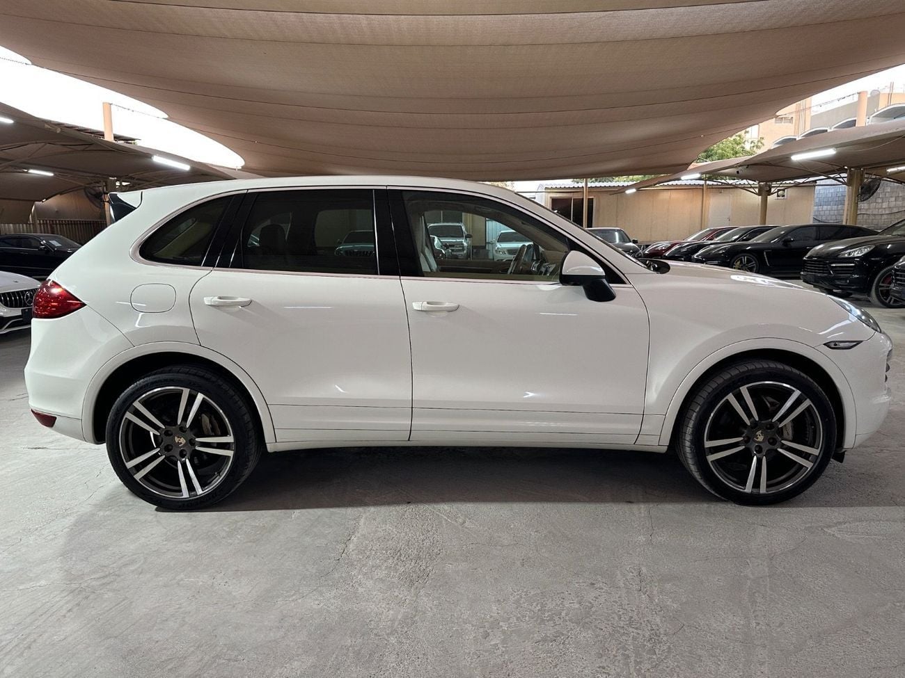 Porsche Cayenne S PORSCHE CAYENNE 2012 | PORSCHE SERVICE HISTORY | TWO KEYS | 14-WAY ADAPTIVE SEATS