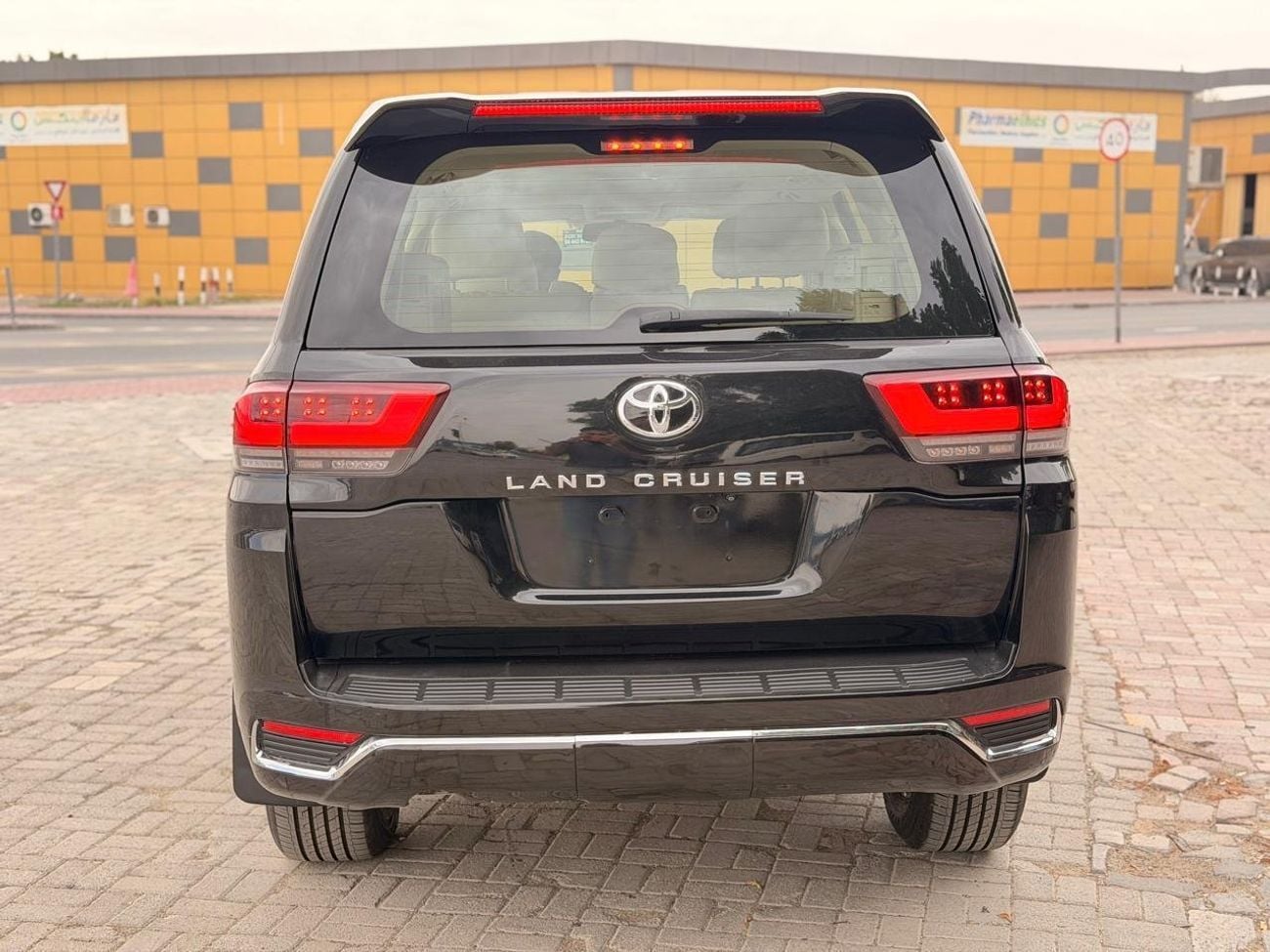 Toyota Land Cruiser GXR 4.0L Model 2017 Upgraded to 2025 Shape Pull Option GCC Specification