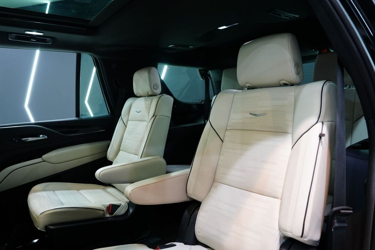 Cadillac Escalade Sport 600, Rear Entertainment, Captain Seats, Panoramic Roof, Dealer Warr + Serv!!