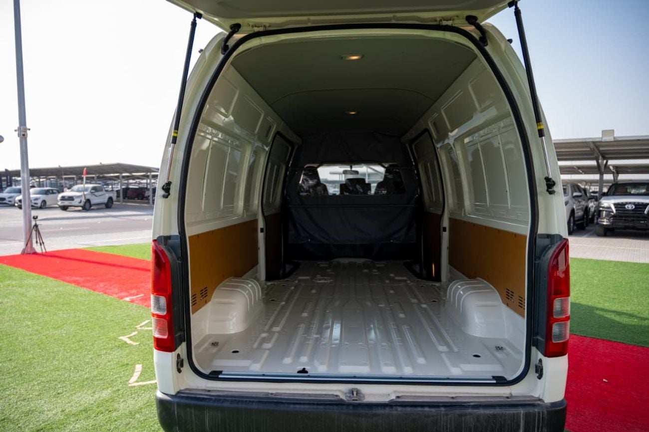Toyota Hiace PETROL 2.7 HIGHROOF CARGO MANUAL TRANSMISSION