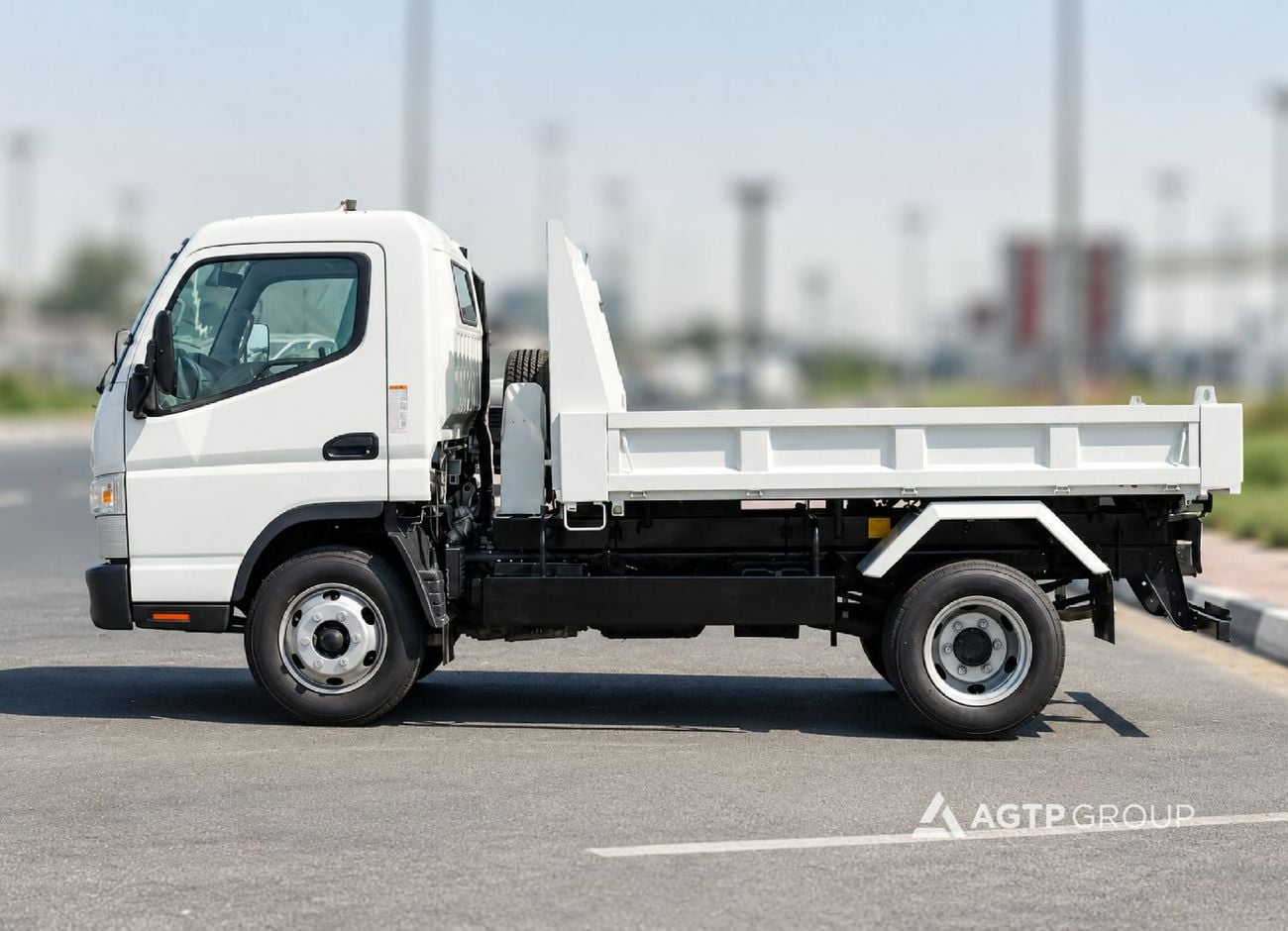 Mitsubishi Canter STANDARD 3.0L Diesel | Manual | TIPPER TRUCK | Single Cab | Hydraulic Tipper | White | GCC Specs | Basic Opti
