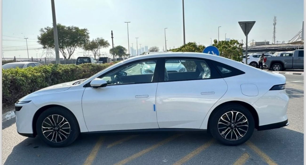 Nissan N6 NISSAN PRO MAX 1.5L 4 CYL AUTOMATIC PHEV .SEDAN ,FRONT WHEEL DRIVE 5 SEATS 4 DOOR