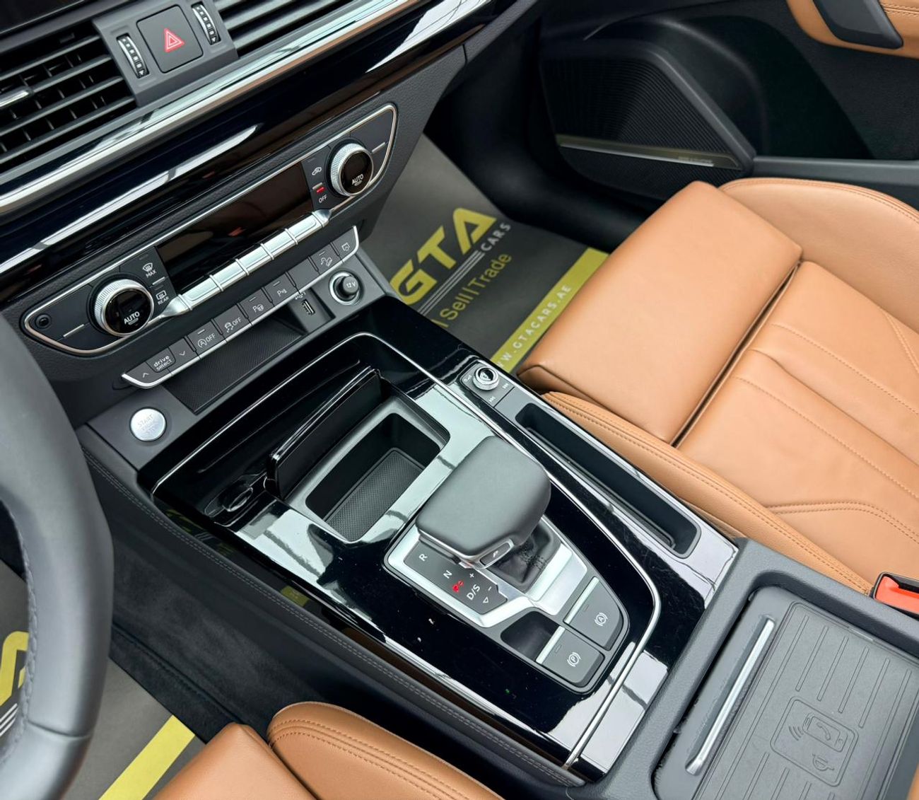 أودي Q5 45 TFSI SPORTBACK S-LINE 2024 Audi Q5 45TFSI Quattro S-Line, 2029 Audi Warranty + Service Pack, Low Km, Fully Loaded, GCC