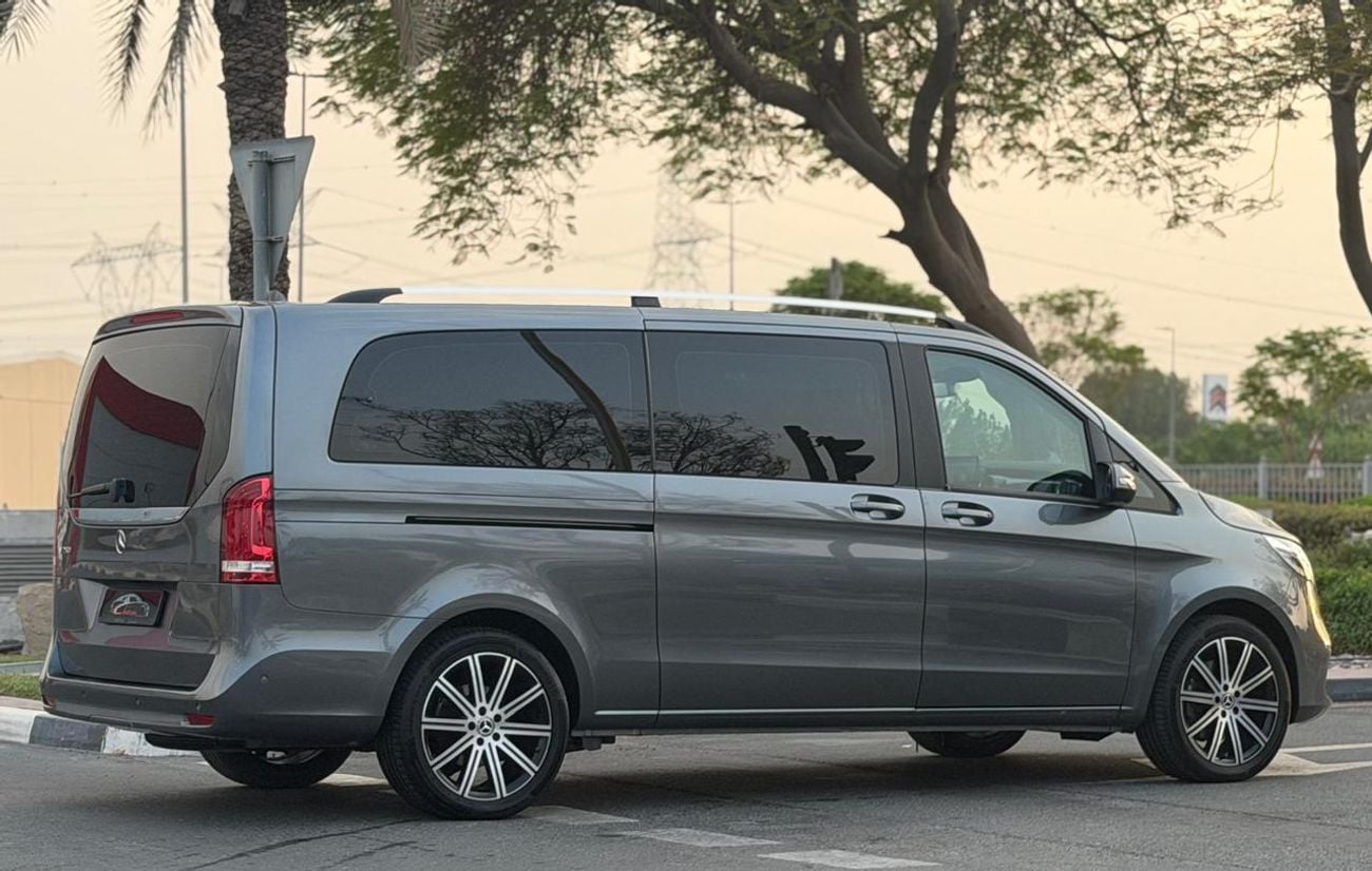 مرسيدس بنز V 250 AVANTGARDE/E MERCEDES BENZ V250 2023 GCC WITH SERVICE CONTRACT IN LOW MILEAGE FULL SERVICE HISTORY TWO KEYS