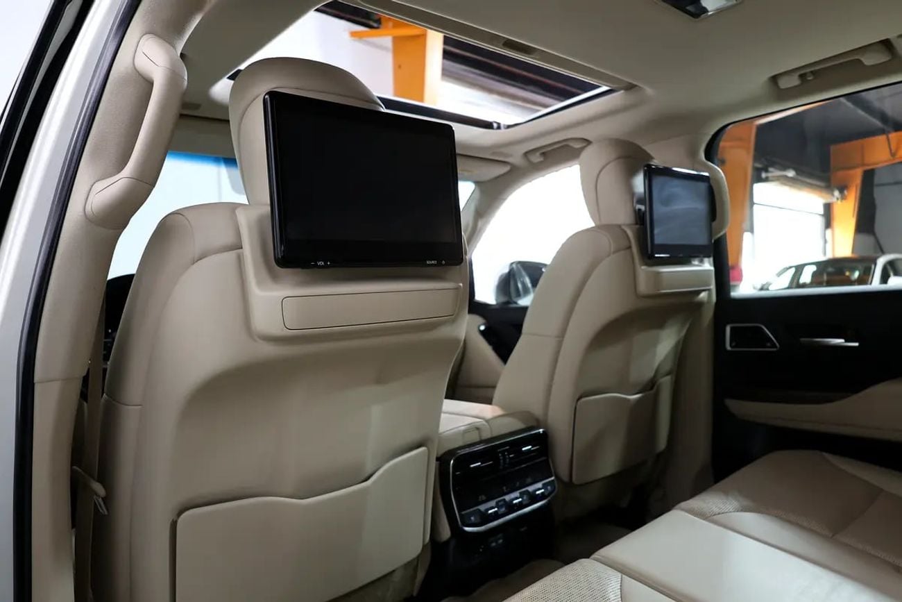 Toyota Land Cruiser VXR GCC Specs-Under warranty-in impeccable condition