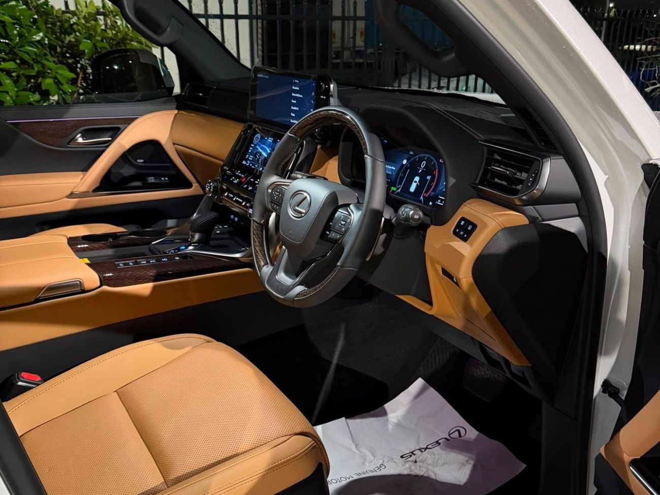 لكزس LX 700h SPORT LUXURY 3.5L V6 TWIN TURBO PETROL (EXPORT ONLY) 3.5L V6 TWIN TURBO PETROL (EXPORT ONLY)
